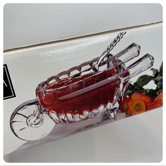 Vintage Mikasa Garden Gifts Crystal Glass Decorative Wheelbarrow Dish - Picture 2 of 10